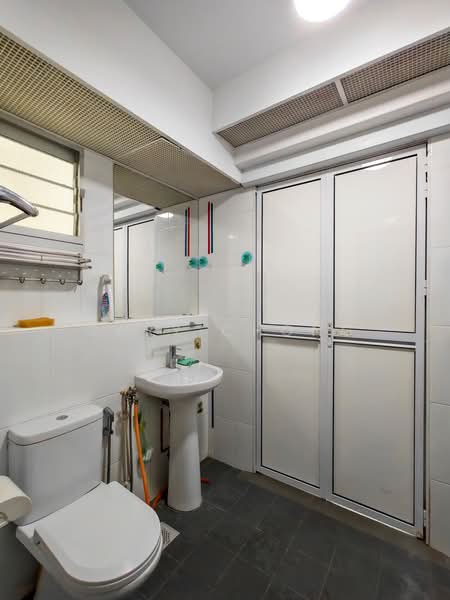 672A Yishun Avenue 4, 672A Yishun Avenue 4, 1 Bedroom, 506 sqft, HDB Flat For Sale, by Gary Chong, 500166189 - Bathroom - PropertyGuru.com.sg