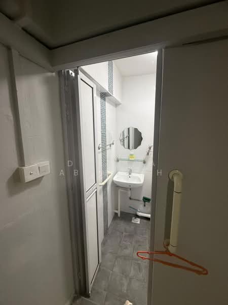 253 Jurong East Street 24, 253 Jurong East Street 24, Room Rental, 110 sqft, HDB Flat For Rent, by Daliana Abdullah, 500166193 - Bathroom - PropertyGuru.com.sg