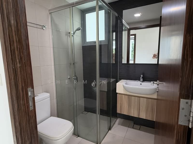 Natura @ Hillview, 22 Hillview Terrace, 3 Bedrooms, 710 sqft, Condominium For Rent, by Sherman Teo, 500166197 - Bathroom - PropertyGuru.com.sg
