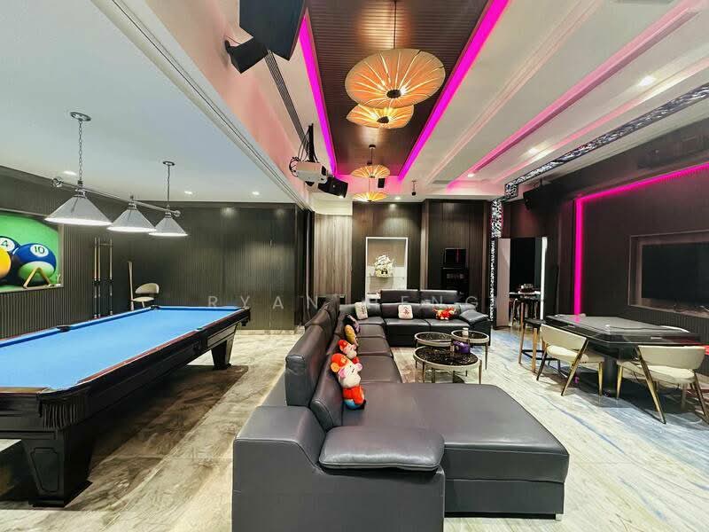Open House | Fully Rebuilt in 2017 | Luxurious Detached Home w. Basement, Lift & Pool | 7,500 sqft, , 6 Bedrooms, 7,500 sqft, Detached House For Sale, by Ryan Heng, 500166203 - Living Room - PropertyGuru.com.sg