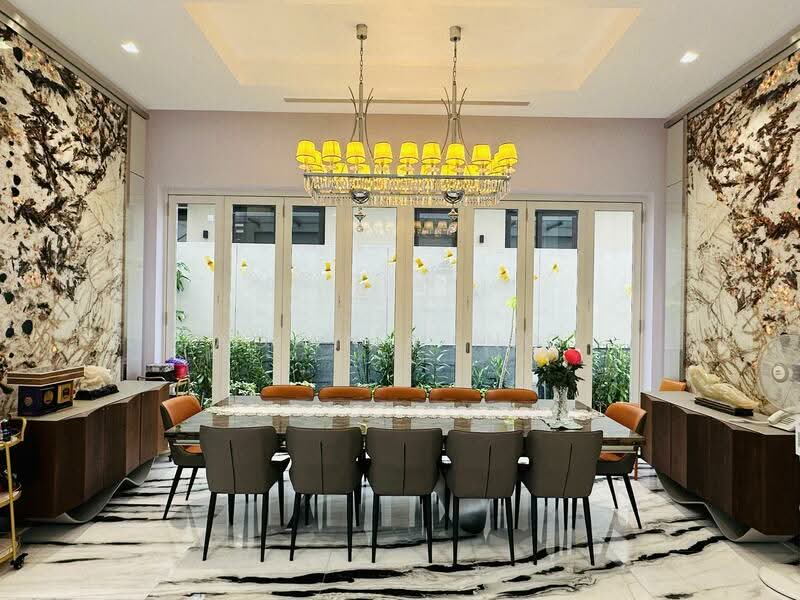 Fully Rebuilt in 2017 | Modern Detached Home w. Basement, Lift & Pool | 7,500 sqft Luxury Living, , 6 Bedrooms, 7,500 sqft, Detached House For Sale, by Ryan Heng, 500166216 - Dining Room - PropertyGuru.com.sg