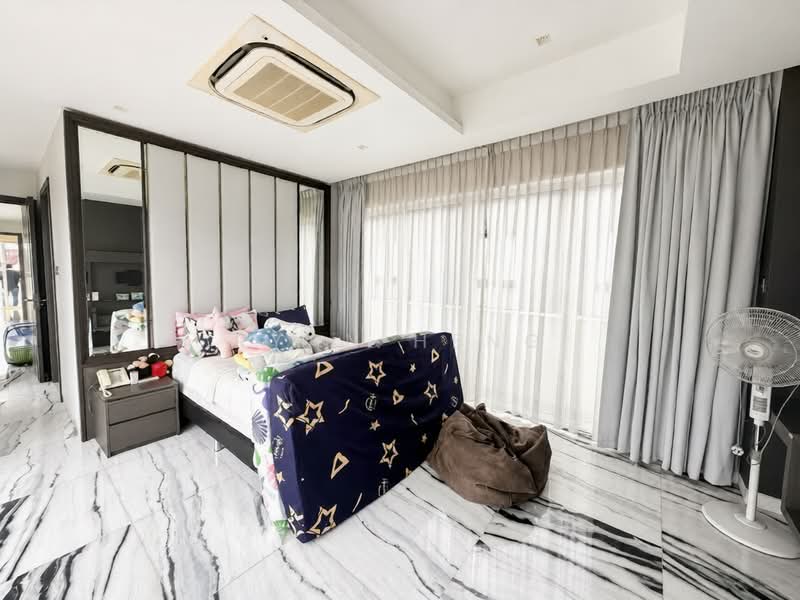 Fully Rebuilt in 2017 | Modern Detached Home w. Basement, Lift & Pool | 7,500 sqft Luxury Living, , 6 Bedrooms, 7,500 sqft, Detached House For Sale, by Ryan Heng, 500166216 - Bedroom - PropertyGuru.com.sg