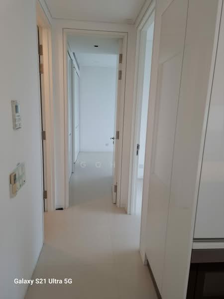 Scotts Square, 6 Scotts Road, 2 Bedrooms, 948 sqft, Condominium For Sale, by Goh ., 500166219 - Corridor - PropertyGuru.com.sg