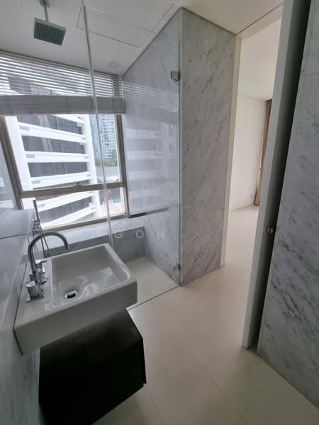 Scotts Square, 6 Scotts Road, 2 Bedrooms, 948 sqft, Condominium For Sale, by Goh ., 500166219 - Bathroom - PropertyGuru.com.sg