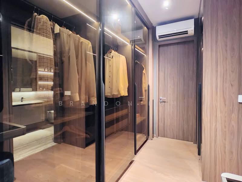 The Continuum, 1-8 Thiam Siew Avenue, 5 Bedrooms, 1,905 sqft, Condominium For Sale, by Brandon Koh, 500166229 - Master wardrobe - PropertyGuru.com.sg