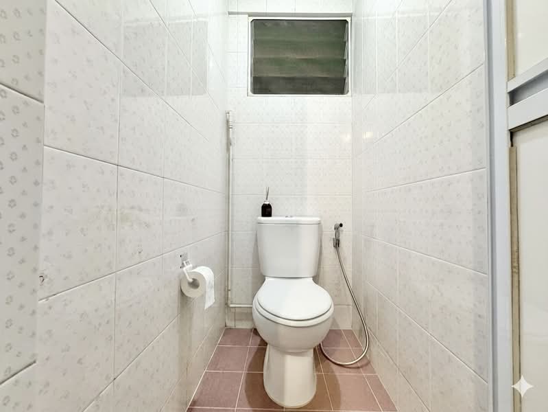 159 Lorong 1 Toa Payoh, 159 Lorong 1 Toa Payoh, 3 Bedrooms, 700 sqft, HDB Flat For Sale, by Melody Liew, 500166246 - Bathroom - PropertyGuru.com.sg
