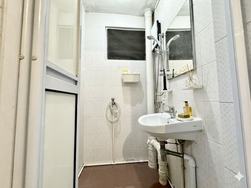 159 Lorong 1 Toa Payoh, 159 Lorong 1 Toa Payoh, 3 Bedrooms, 700 sqft, HDB Flat For Sale, by Melody Liew, 500166246 - Bathroom - PropertyGuru.com.sg