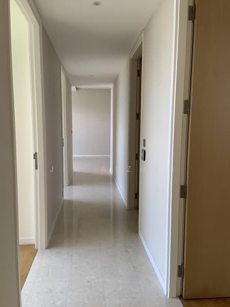 Skies Miltonia, 33 Miltonia Close, 4 Bedrooms, 1,313 sqft, Condominium For Sale, by Jin Aizhen, 500166249 - Corridor - PropertyGuru.com.sg