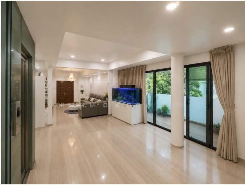 Jalan Anggerek, Jalan Anggerek, 10+ Bedrooms, 5,335 sqft, Corner Terrace For Sale, by Renick Chua, 500166260 - Living Room - PropertyGuru.com.sg
