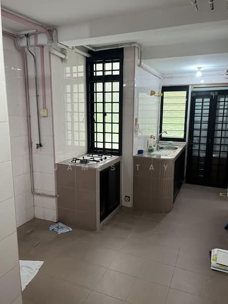 96 Commonwealth Crescent, 96 Commonwealth Crescent, 2 Bedrooms, 592 sqft, HDB Flat For Sale, by James Tay, 500166269 - Kitchen - PropertyGuru.com.sg