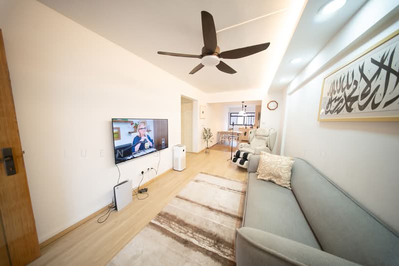 160 Yishun Street 11, 160 Yishun Street 11, 2 Bedrooms, 721 sqft, HDB Flat For Sale, by KENNETH CHUA, 500166270 - Living Room - PropertyGuru.com.sg