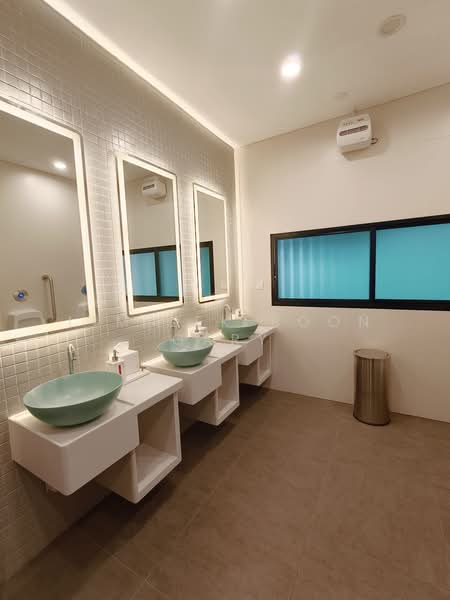 Hub Synergy Point, 70 Anson Road, 2,668 sqft, Office For Rent, by Lim Lek Boon Gary, 500166280 - Bathroom - CommercialGuru.com.sg