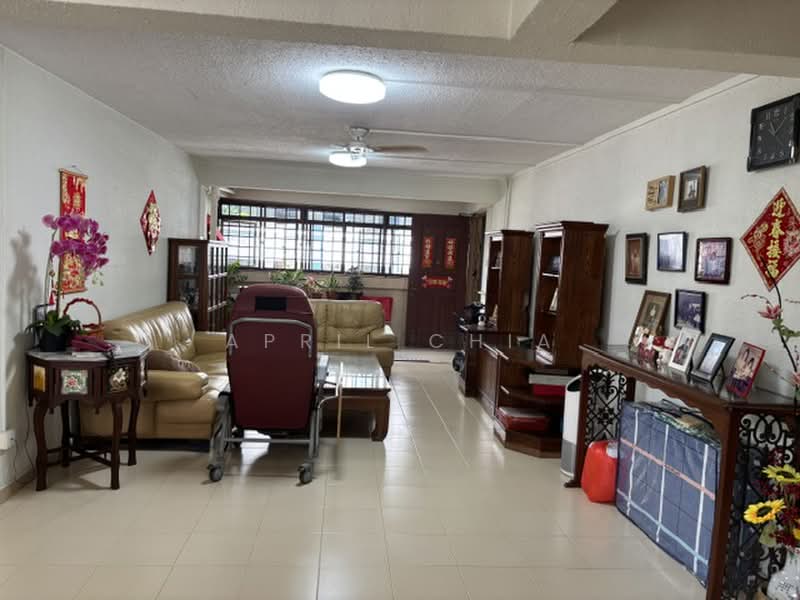 154 Yishun Street 11, 154 Yishun Street 11, 5 Bedrooms, 1,302 sqft, HDB Flat For Sale, by April Chia, 500166281 - Living Room - PropertyGuru.com.sg