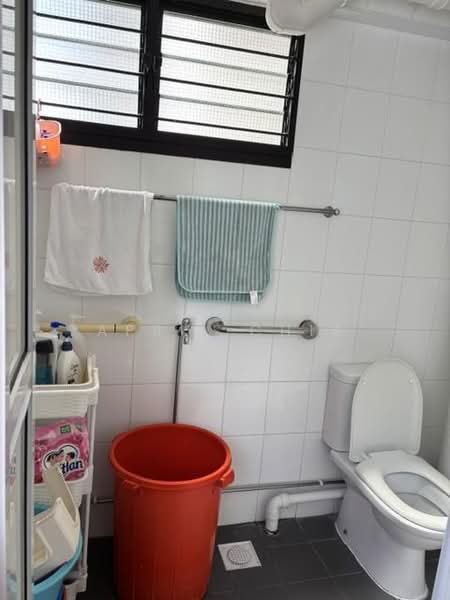 154 Yishun Street 11, 154 Yishun Street 11, 5 Bedrooms, 1,302 sqft, HDB Flat For Sale, by April Chia, 500166281 - Bathroom - PropertyGuru.com.sg