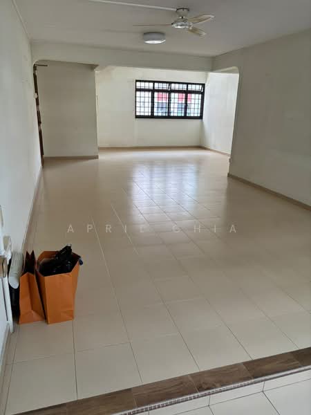 154 Yishun Street 11, 154 Yishun Street 11, 3 Bedrooms, 1,302 sqft, HDB Flat For Sale, by April Chia, 500166281 - Living Room - PropertyGuru.com.sg