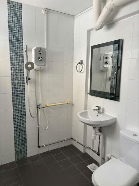 154 Yishun Street 11, 154 Yishun Street 11, 3 Bedrooms, 1,302 sqft, HDB Flat For Sale, by April Chia, 500166281 - Bathroom - PropertyGuru.com.sg