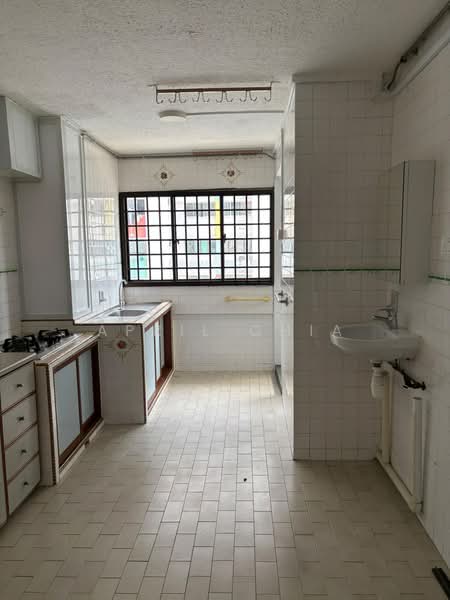 154 Yishun Street 11, 154 Yishun Street 11, 3 Bedrooms, 1,302 sqft, HDB Flat For Sale, by April Chia, 500166281 - Kitchen - PropertyGuru.com.sg