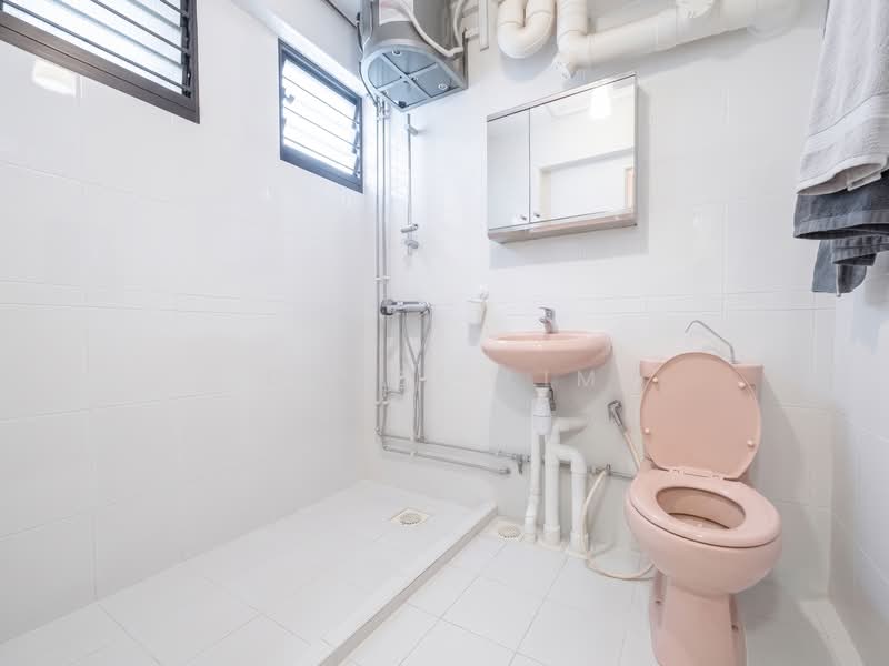 37 Telok Blangah Rise, 37 Telok Blangah Rise, 3 Bedrooms, 1,259 sqft, HDB Flat For Sale, by Chloe Lim, 500166283 - Bathroom - PropertyGuru.com.sg