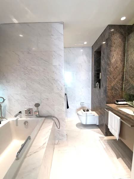 South Beach Residences, 28 South Beach Road, 4 Bedrooms, 2,260 sqft, Condominium For Sale, by Lester T., 500166308 - Bathroom - PropertyGuru.com.sg