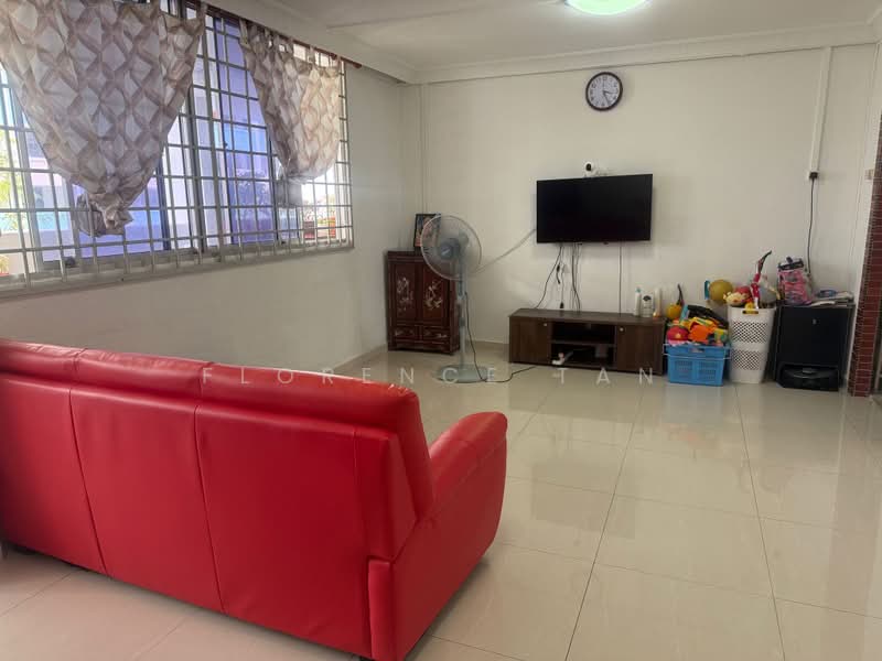 836 Tampines Street 82, 836 Tampines Street 82, 3 Bedrooms, 875 sqft, HDB Flat For Rent, by Florence Tan, 500166309 - Living Room - PropertyGuru.com.sg