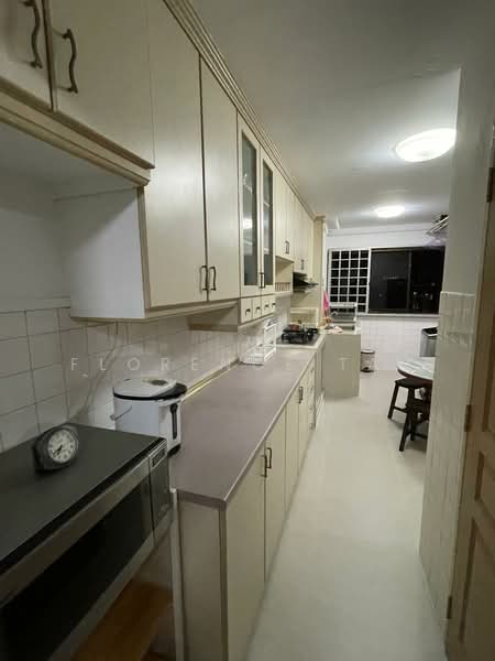 836 Tampines Street 82, 836 Tampines Street 82, 3 Bedrooms, 875 sqft, HDB Flat For Rent, by Florence Tan, 500166309 - Kitchen - PropertyGuru.com.sg