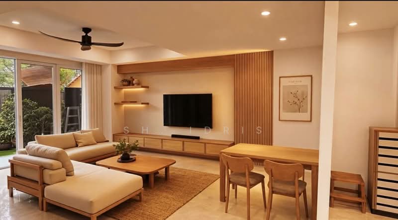 Loyang Court, Jalan Loyang Besar, 6 Bedrooms, 1,917 sqft, Terraced House For Sale, by SH. Idris, 500166317 - Living Room - PropertyGuru.com.sg