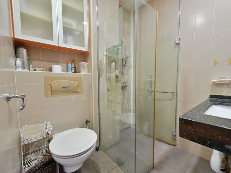Loyang Court, Jalan Loyang Besar, 6 Bedrooms, 1,917 sqft, Terraced House For Sale, by SH. Idris, 500166317 - Bathroom - PropertyGuru.com.sg