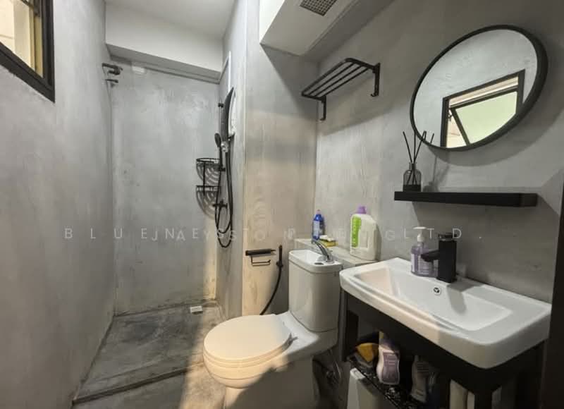 134 Edgedale Plains, 134 Edgedale Plains, 3 Bedrooms, 979 sqft, HDB Flat For Rent, by JOREEN LIM, 500166331 - Bathroom - PropertyGuru.com.sg