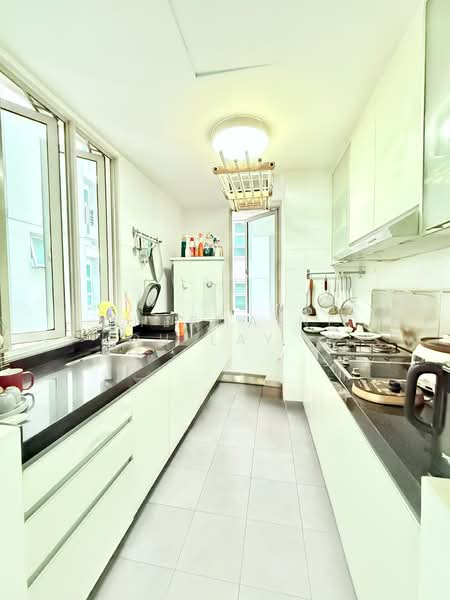The Nexus, 955 Bukit Timah Road, 2 Bedrooms, 1,055 sqft, Condominium For Rent, by CHERMAINE Koh Lay Cheng, 500166337 - Kitchen - PropertyGuru.com.sg