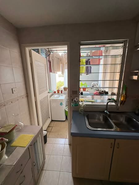 Monarchy Apartments, 51 Mandalay Road, Room Rental, 130 sqft, Apartment For Rent, by Malcolm Wong, 500166350 - Kitchen - PropertyGuru.com.sg