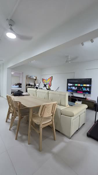 556 Ang Mo Kio Avenue 10, 556 Ang Mo Kio Avenue 10, 1 Bedroom, 925 sqft, HDB Flat For Rent, by Kidd Chen, 500166352 - Living Room - PropertyGuru.com.sg