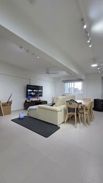 556 Ang Mo Kio Avenue 10, 556 Ang Mo Kio Avenue 10, 1 Bedroom, 925 sqft, HDB Flat For Rent, by Kidd Chen, 500166352 - Living Room - PropertyGuru.com.sg