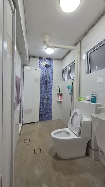 556 Ang Mo Kio Avenue 10, 556 Ang Mo Kio Avenue 10, 1 Bedroom, 925 sqft, HDB Flat For Rent, by Kidd Chen, 500166352 - Bathroom - PropertyGuru.com.sg