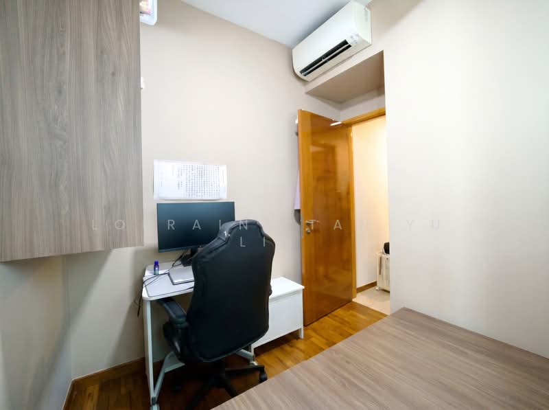 Sunglade, 5 Serangoon Avenue 2, 3 Bedrooms, 1,109 sqft, Condominium For Sale, by Lorraine Tan Yu Lin, 500166355 - Bedroom - PropertyGuru.com.sg