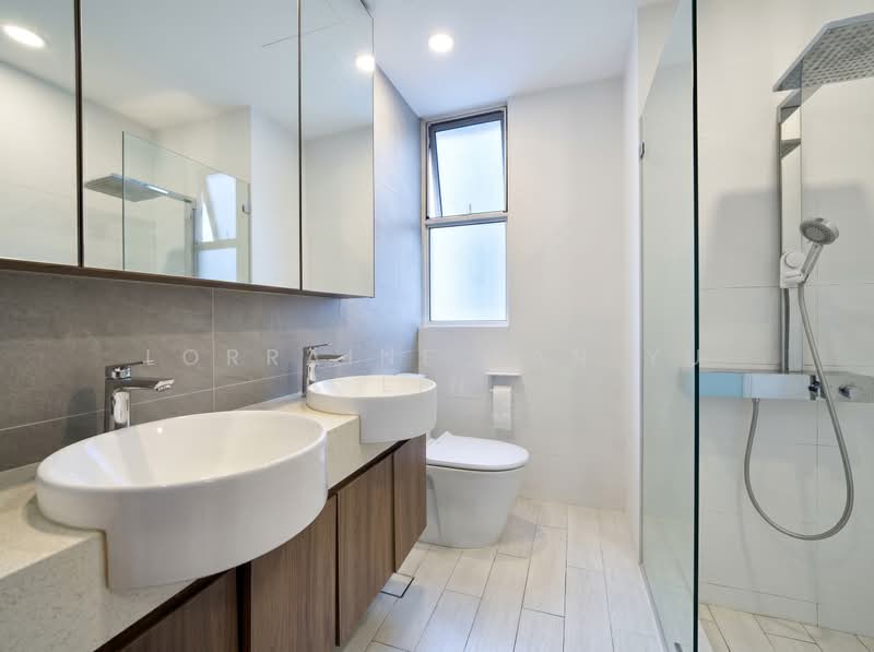 Sunglade, 5 Serangoon Avenue 2, 3 Bedrooms, 1,109 sqft, Condominium For Sale, by Lorraine Tan Yu Lin, 500166355 - Bathroom - PropertyGuru.com.sg