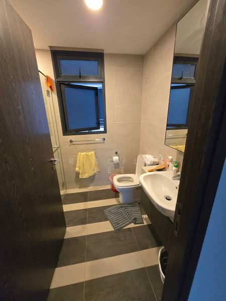 Parc Riviera, 103 West Coast Vale, 4 Bedrooms, 1,152 sqft, Condominium For Rent, by Priscilla Lee, 500166357 - Bathroom - PropertyGuru.com.sg