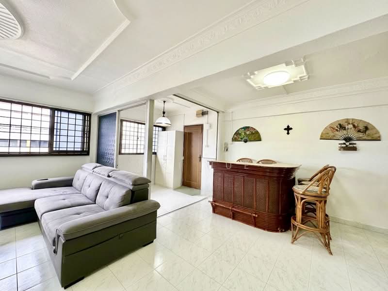 805 Yishun Ring Road, 805 Yishun Ring Road, 3 Bedrooms, 1,313 sqft, HDB Flat For Sale, by Viki Hue, 500166366 - Living Room - PropertyGuru.com.sg