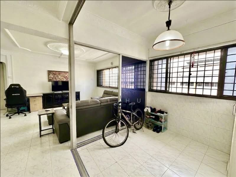 805 Yishun Ring Road, 805 Yishun Ring Road, 3 Bedrooms, 1,313 sqft, HDB Flat For Sale, by Viki Hue, 500166366 - Living Room - PropertyGuru.com.sg