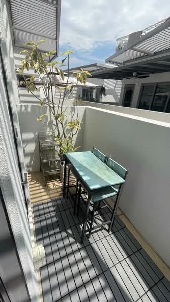 Stellar RV, 408 River Valley Road, 2 Bedrooms, 850 sqft, Condominium For Sale, by Lionel Loo PN, 500166391 - Balcony - PropertyGuru.com.sg