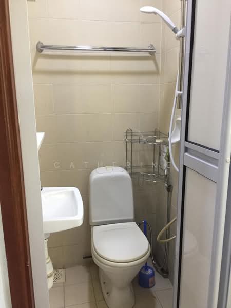Burlington Square, 175B Bencoolen Street, Room Rental, 100 sqft, Apartment For Rent, by Catherine Koh, 500166411 - Bathroom 0611 - PropertyGuru.com.sg