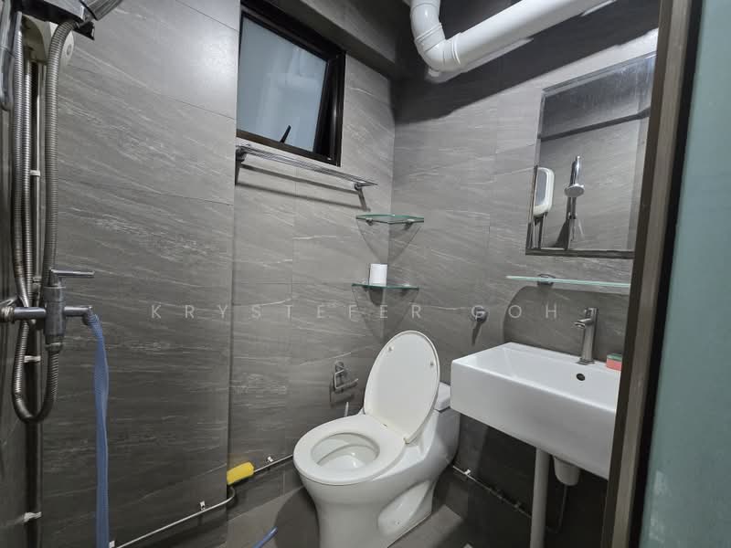 241 Yishun Ring Road, 241 Yishun Ring Road, Room Rental, 150 sqft, HDB Flat For Rent, by Krystefer Goh, 500166421 - Common toilet - PropertyGuru.com.sg