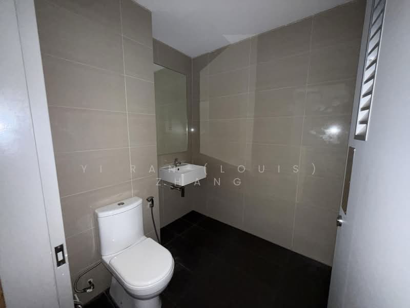 HH @ Kallang, 55 Kallang Pudding Road, Macpherson / Potong Pasir, 1,927 sqft, Light Industrial (B1) For Rent, by Yi Ran (Louis) Zhang, 500166422 - Bathroom - CommercialGuru.com.sg