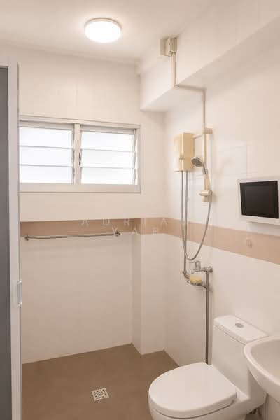 450A Tampines Street 42, 450A Tampines Street 42, 3 Bedrooms, 1,141 sqft, HDB Flat For Sale, by Adrian Yap, 500166425 - Master Bathroom - PropertyGuru.com.sg