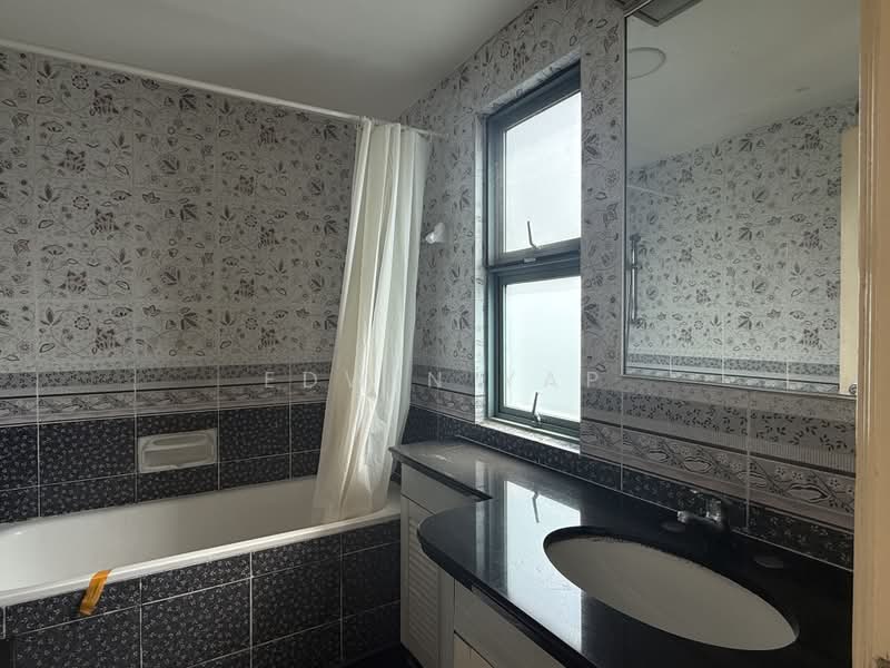 Serenity Park, 157C Tamarind Road, 3 Bedrooms, 1,324 sqft, Condominium For Rent, by Edwin Yap, 500166430 - Bathroom - PropertyGuru.com.sg