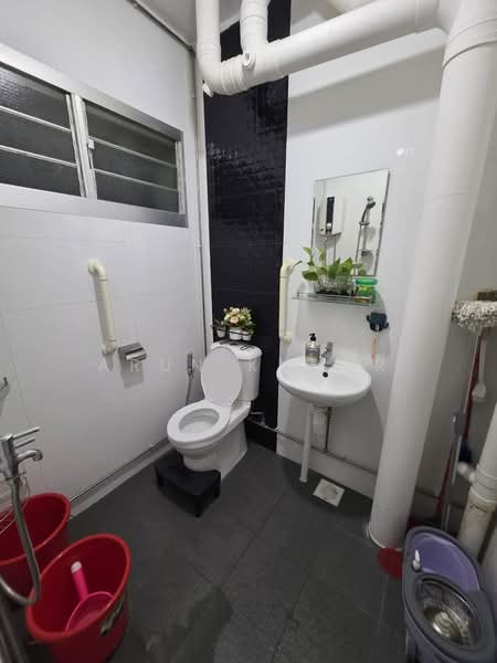 529 Hougang Avenue 6, 529 Hougang Avenue 6, Room Rental, 150 sqft, HDB Flat For Rent, by Arun Kumar, 500166436 - Bathroom - PropertyGuru.com.sg