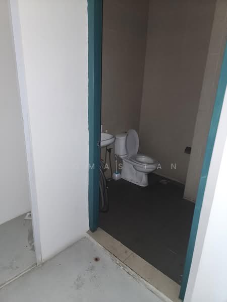 Mandai Foodlink, 5 Mandai Link, 3,606 sqft, Factory / Workshop (B2) For Rent, by Thomas Tan, 500166437 - Bathroom - CommercialGuru.com.sg