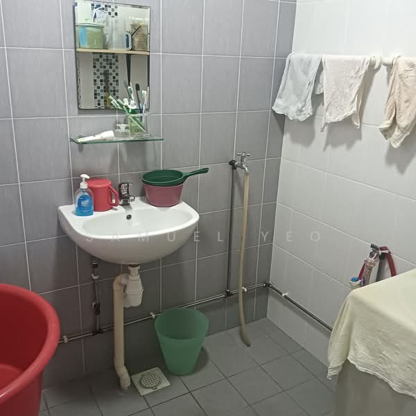 416 Bukit Batok West Avenue 4, 416 Bukit Batok West Avenue 4, 1 Bedroom, 500 sqft, HDB Flat For Rent, by Samuel Yeo, 500166442 - Bathroom - PropertyGuru.com.sg