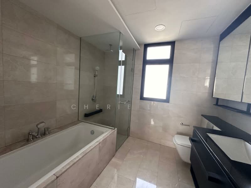 Park Colonial, 10 Woodleigh Lane, 5 Bedrooms, 1,711 sqft, Condominium For Rent, by Cherie Lee, 500166454 - Bathroom - PropertyGuru.com.sg