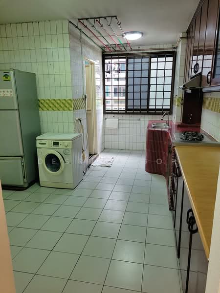 The Woods, Westwood Avenue, Room Rental, 180 sqft, Semi-Detached House For Rent, by Desrina Goh, 500166473 - Kitchen - PropertyGuru.com.sg