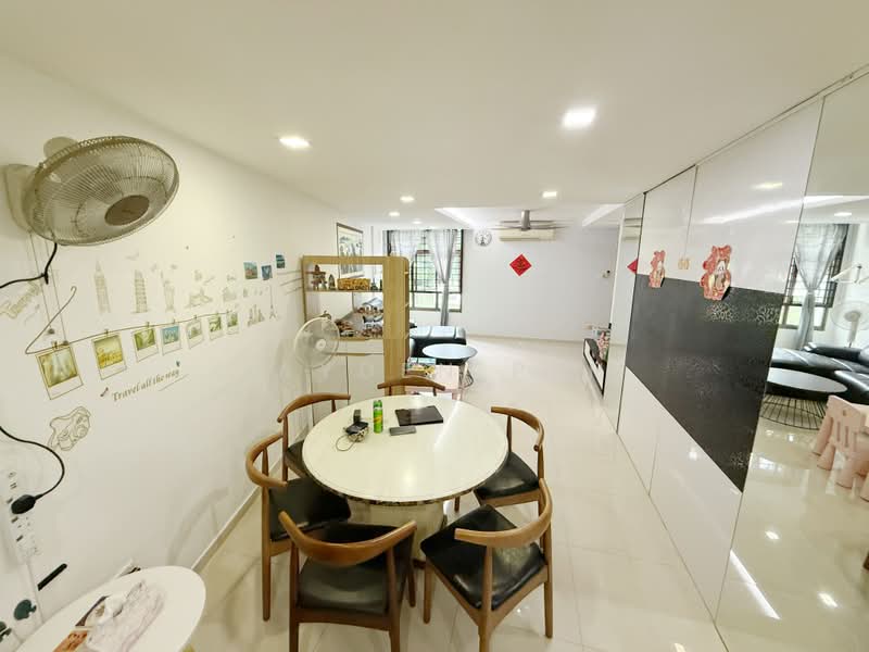 677A Jurong West Street 64, 677A Jurong West Street 64, 3 Bedrooms, 1,184 sqft, HDB Flat For Sale, by Jayden Peh, 500166481 - Living Room - PropertyGuru.com.sg